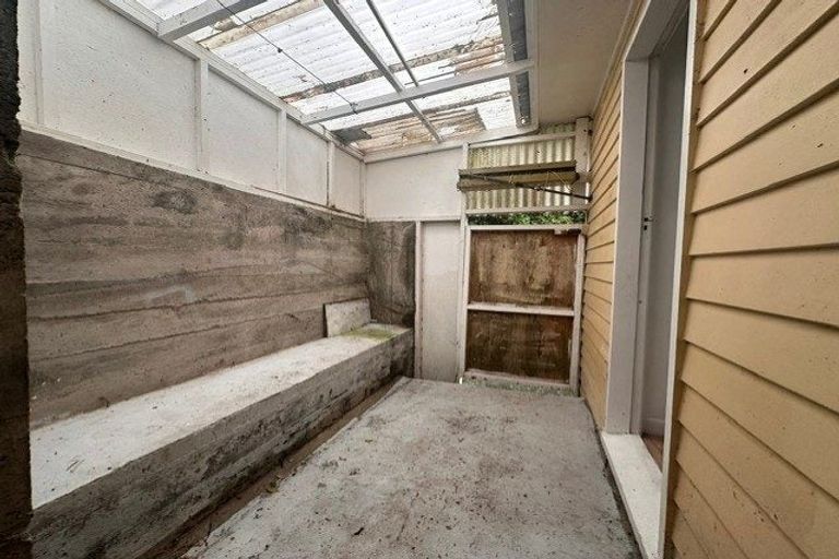 Photo of property in 88 Newlands Road, Newlands, Wellington, 6037