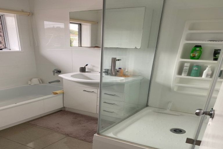 Photo of property in 2/62 Sunderlands Road, Half Moon Bay, Auckland, 2012