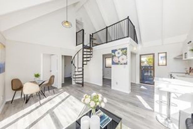 Photo of property in 2/72 Weymouth Road, Manurewa, Auckland, 2102