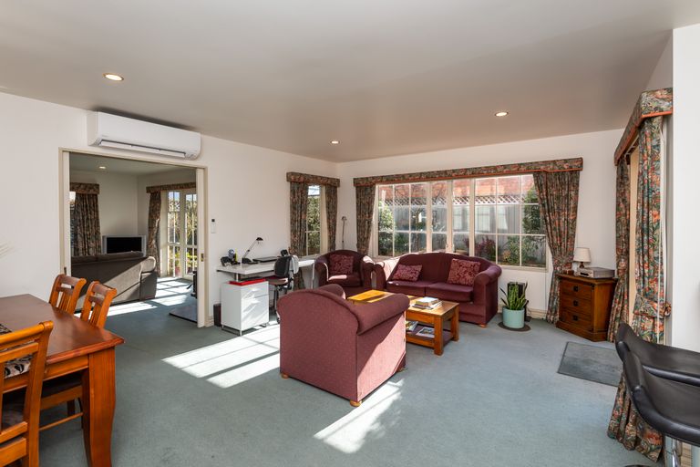 Photo of property in 2/61 Hawkesbury Avenue, St Albans, Christchurch, 8014