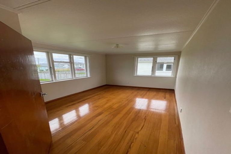 Photo of property in 28 Roberts Avenue, Bayswater, Auckland, 0622
