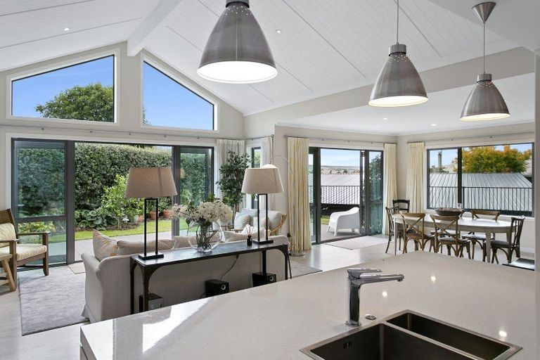 Photo of property in 739 Acacia Bay Road, Acacia Bay, Taupo, 3330
