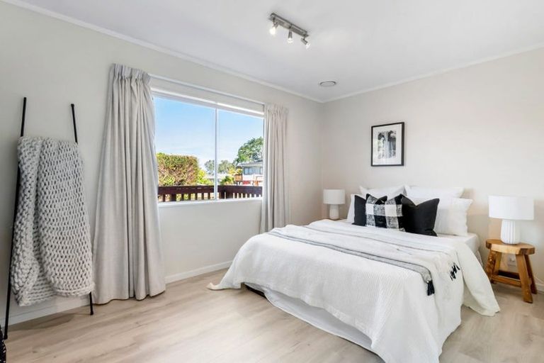 Photo of property in 3 Sispara Place, Beach Haven, Auckland, 0626
