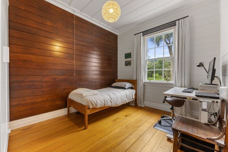 Photo of property in 2 Downes Road, Roseneath, Port Chalmers, 9023