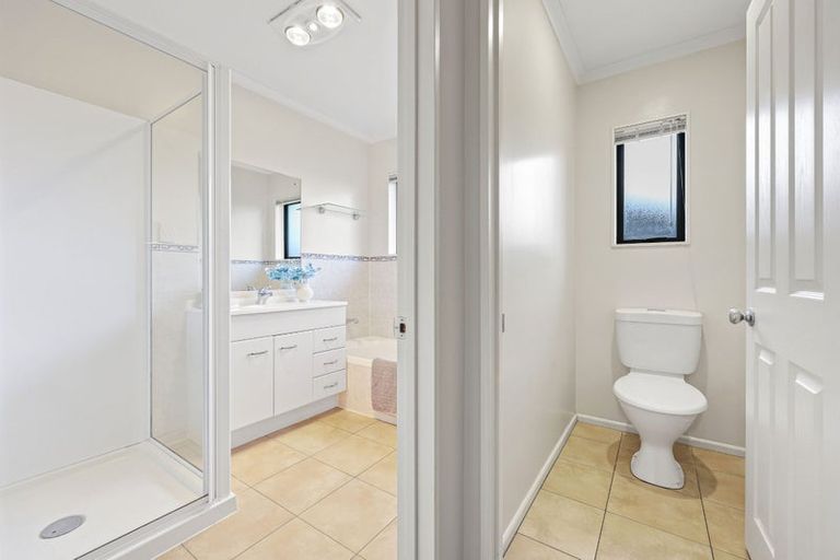 Photo of property in 25 Dairyland Drive, East Tamaki Heights, Auckland, 2016