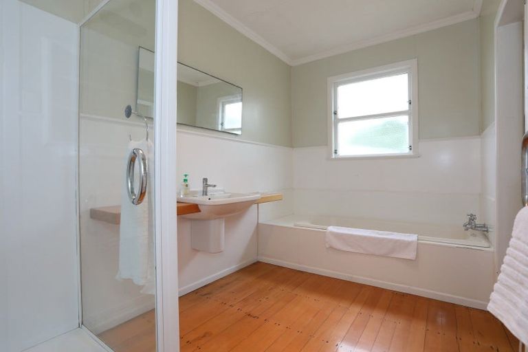 Photo of property in 2 Viles Road, Bulls, 4894