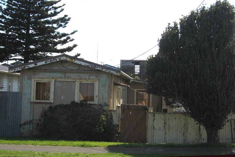 Photo of property in 6 Tregenna Street, Castlecliff, Whanganui, 4501