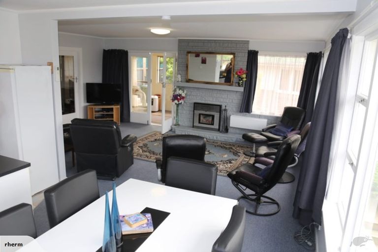 Photo of property in 2 Cambridge Place, Holmes Hill, Oamaru, 9401