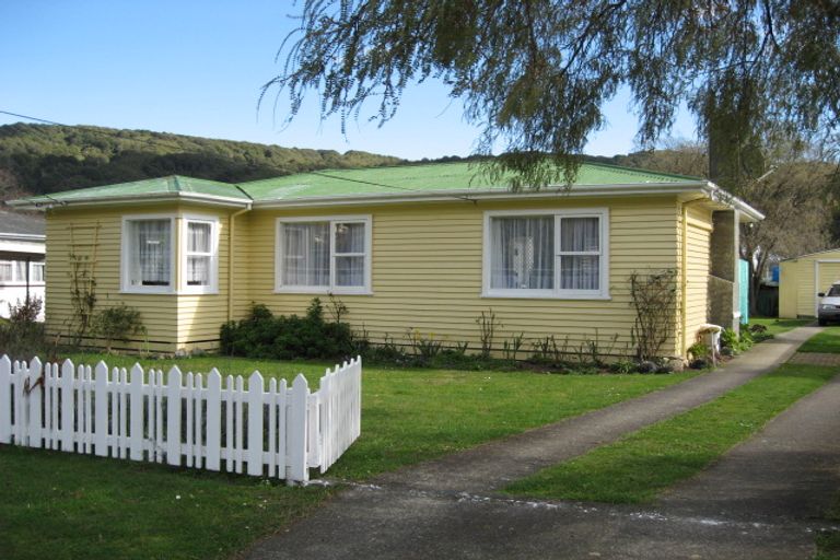Photo of property in 72 Peel Place, Wainuiomata, Lower Hutt, 5014