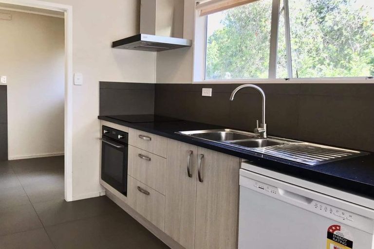 Photo of property in 5 Arde Place, Massey, Auckland, 0614