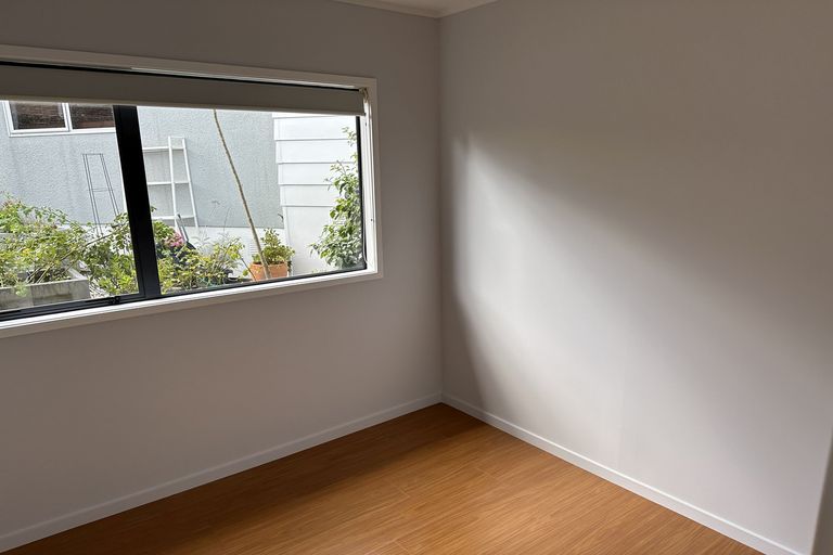 Photo of property in 5 Angeline Place, Massey, Auckland, 0614