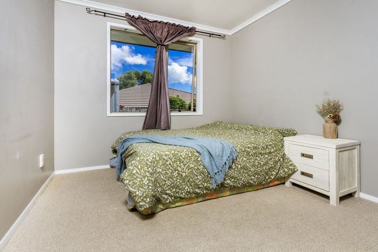 Photo of property in 5 Sunvista Avenue, Oteha, Auckland, 0632