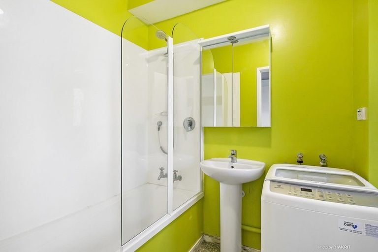 Photo of property in Kingsgate Flats, 10 Austin Street, Mount Victoria, Wellington, 6011