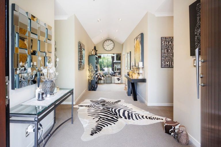 Photo of property in 7 Titirangi Drive, Fitzherbert, Palmerston North, 4471