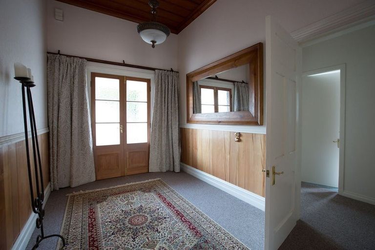 Photo of property in 5 Gilbert Street, New Plymouth, 4310