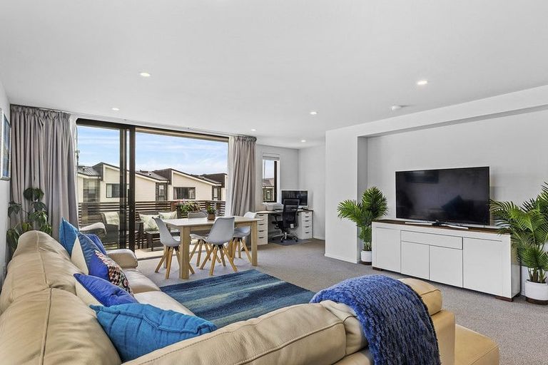 Photo of property in 43 Holystone Road, Whitby, Porirua, 5024