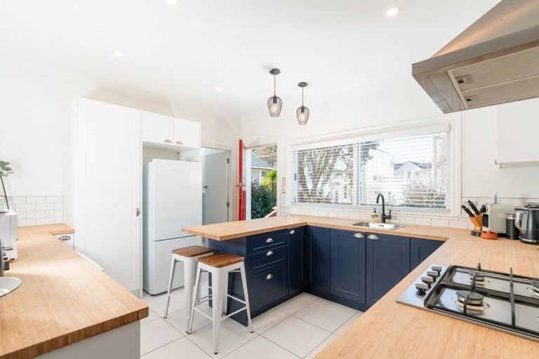 Photo of property in 10 Burnell Avenue, Thorndon, Wellington, 6011