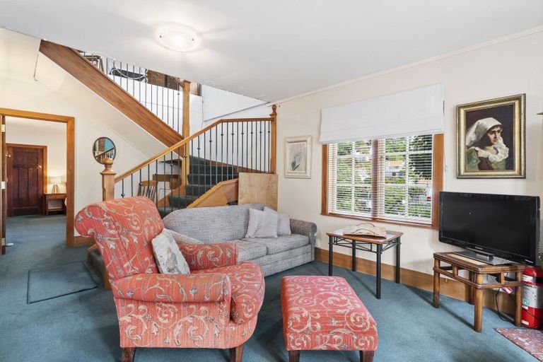 Photo of property in 27 Lower North Terrace, Kelburn, Wellington, 6012