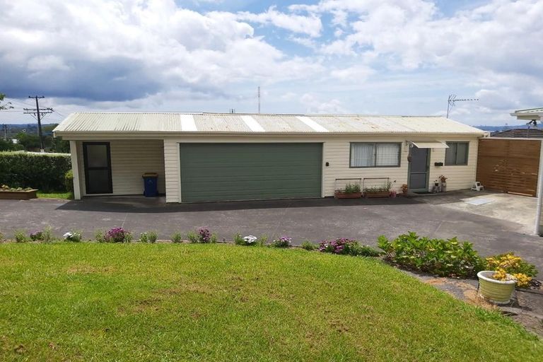 Photo of property in 40 Waimumu Road, Massey, Auckland, 0614