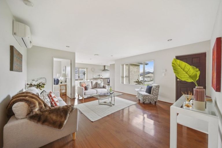 Photo of property in 7 John Broad Place, Flat Bush, Auckland, 2019