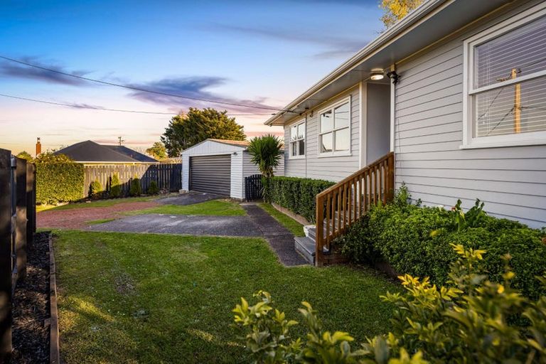 Photo of property in 1/86 Tirimoana Road, Te Atatu South, Auckland, 0602