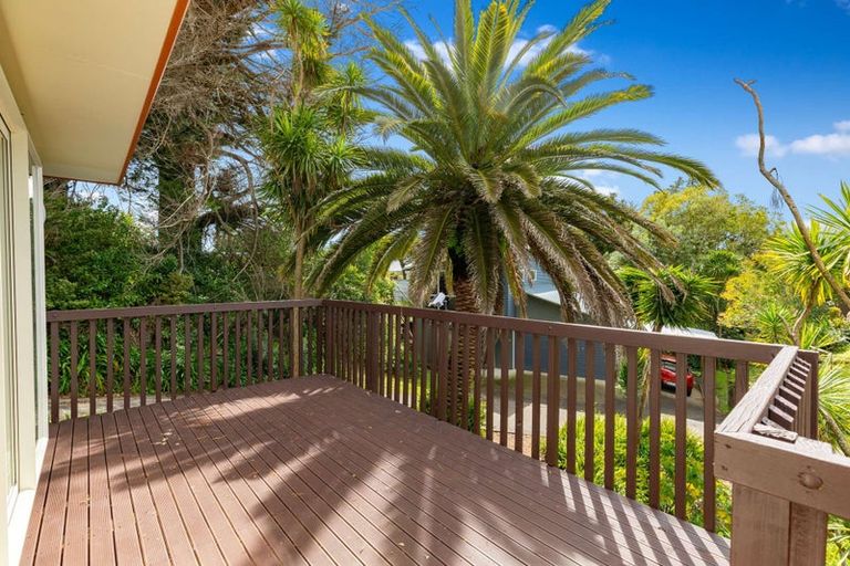 Photo of property in 58h Sunnyside Road, Sunnyvale, Auckland, 0612