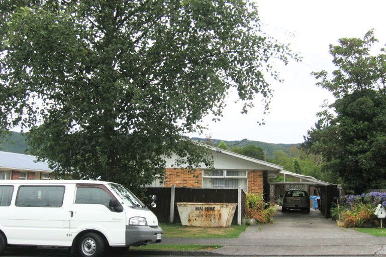 Photo of property in 5 Norana Road, Maoribank, Upper Hutt, 5018