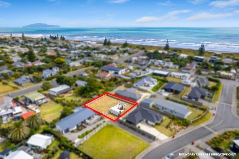 Photo of property in 47 Seagrass Place, Otaki Beach, Otaki, 5512