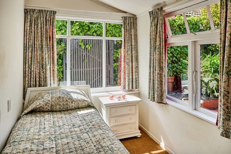 Photo of property in 5 Tui Road, Days Bay, Lower Hutt, 5013