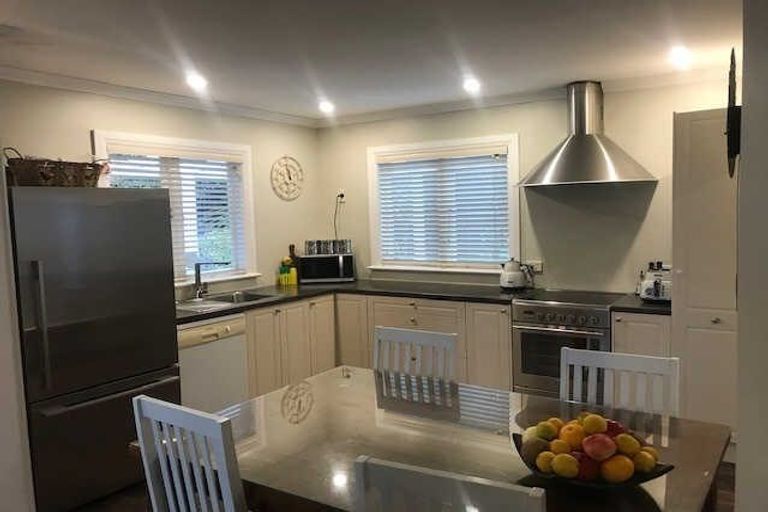 Photo of property in 2/40 Killarney Avenue, Torbay, Auckland, 0630