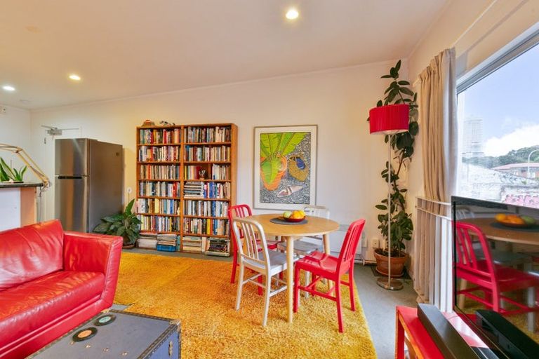 Photo of property in 4/3 Kelvin Grove, Te Aro, Wellington, 6011