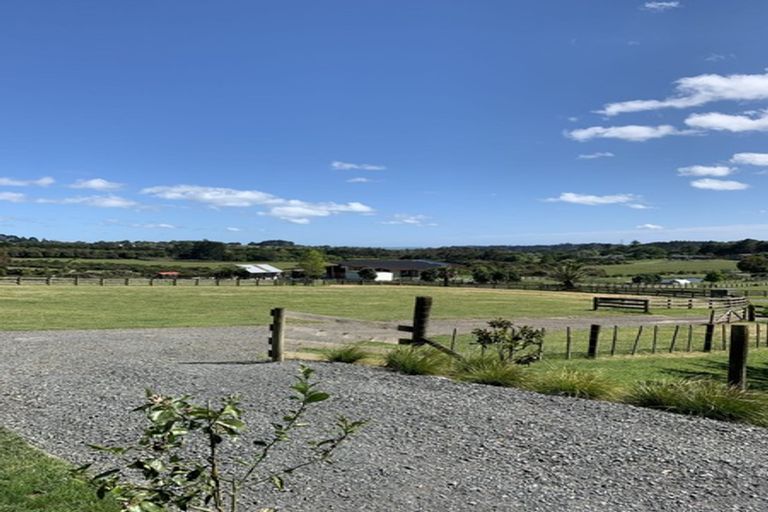 Photo of property in 83 Whitford Park Road, Whitford, Manurewa, 2576