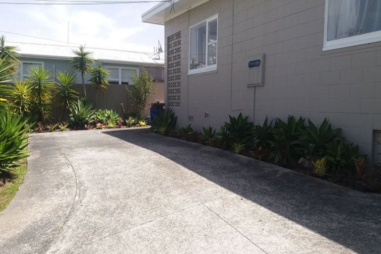 Photo of property in 1/27 Neptune Avenue, Beach Haven, Auckland, 0626