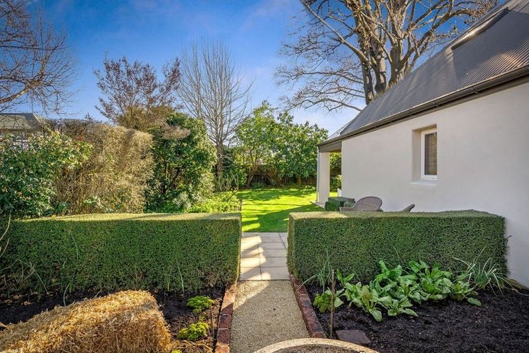 Photo of property in 19 Garreg Road, Fendalton, Christchurch, 8052