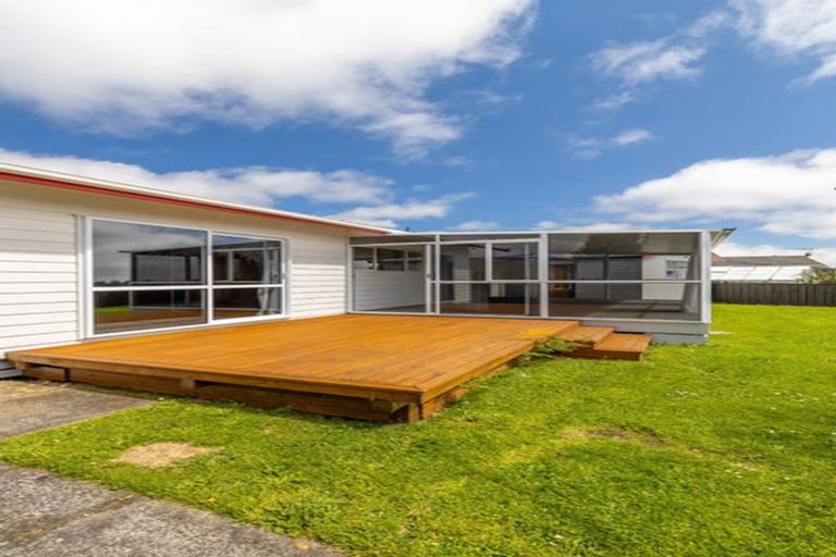Photo of property in 26 Heta Road, Highlands Park, New Plymouth, 4312