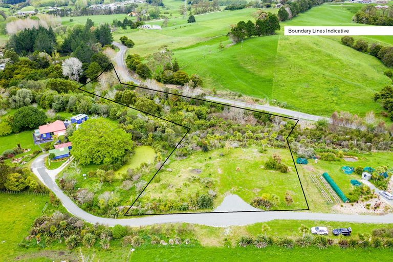 Photo of property in 126 Oneriri Road, Kaiwaka, 0573