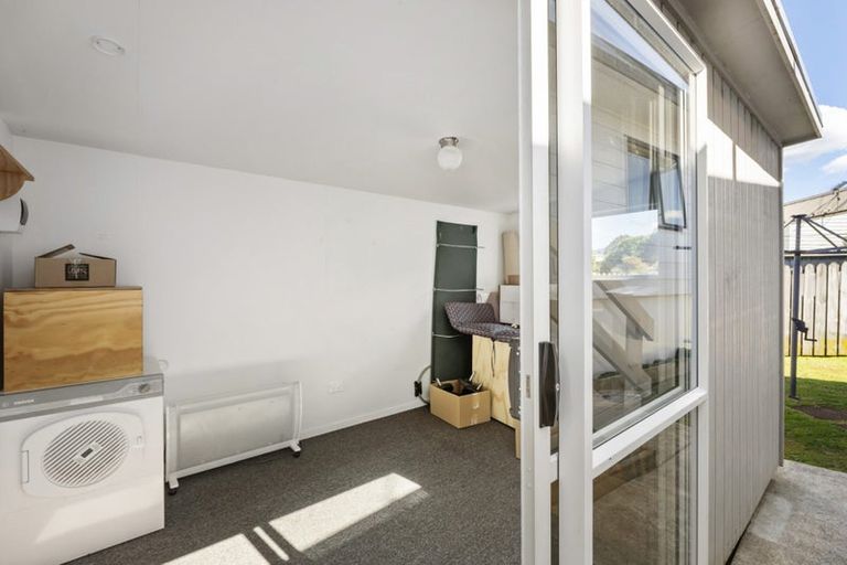 Photo of property in 1/10 Atlantis Place, Totara Vale, Auckland, 0629