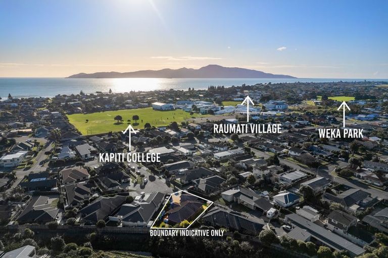 Photo of property in 12 Hulme Way, Raumati Beach, Paraparaumu, 5032