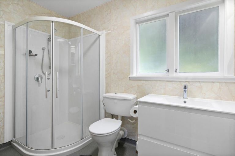 Photo of property in 28 Tannadyce Street, Strathmore Park, Wellington, 6022