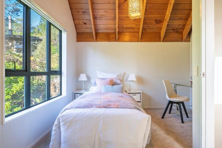 Photo of property in 6 Tree Fern Trail, Campbells Bay, Auckland, 0630