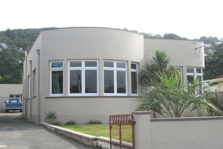 Photo of property in 100 Freyberg Street, Lyall Bay, Wellington, 6022
