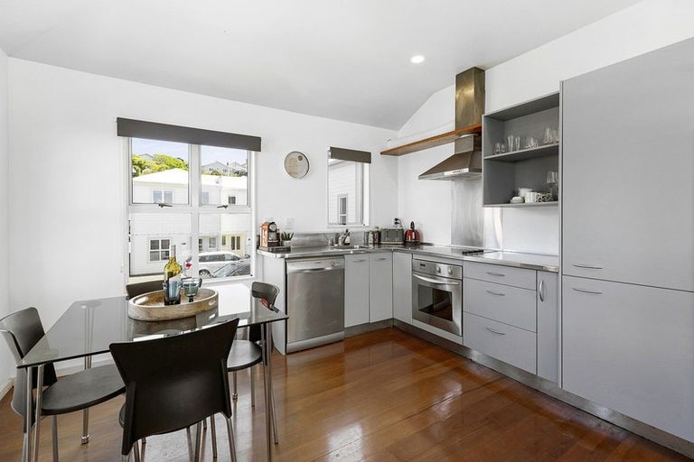 Photo of property in 8/25 Mana Street, Vogeltown, Wellington, 6021