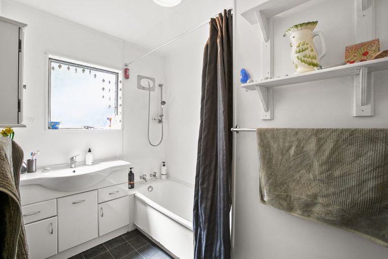 Photo of property in 7 Tahurangi Place, Spotswood, New Plymouth, 4310