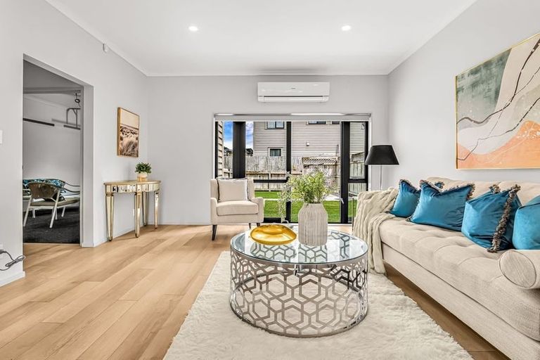Photo of property in 43 Becker Drive, Weymouth, Auckland, 2103