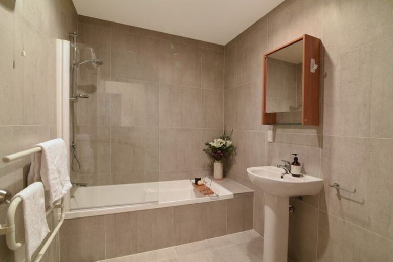 Photo of property in 14b Mckerrow Place, Sunshine Bay, Queenstown, 9300