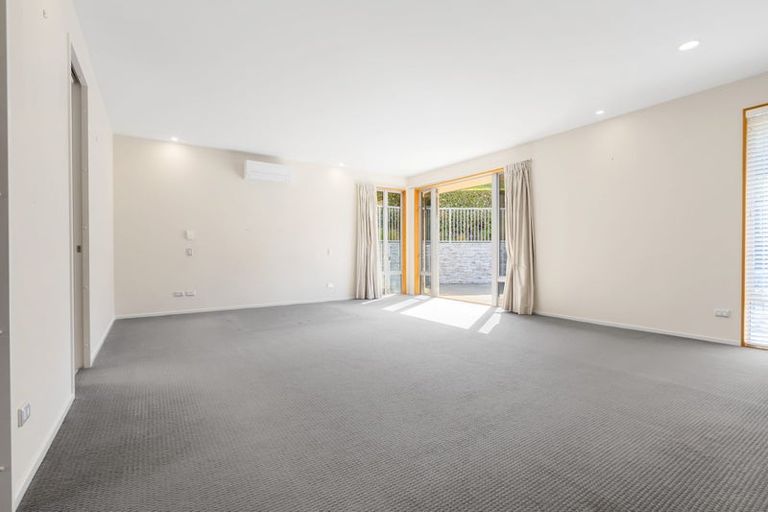Photo of property in 5 Cameron Drive, Acacia Bay, Taupo, 3385