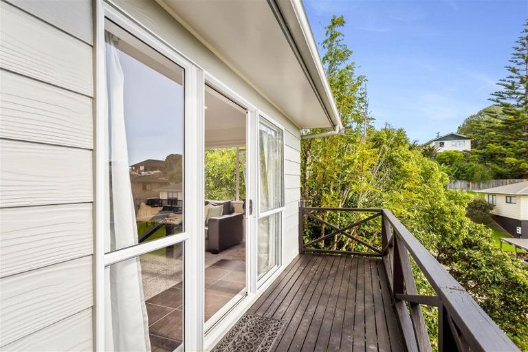 Photo of property in 34 Sungrove Rise, Sunnyvale, Auckland, 0612