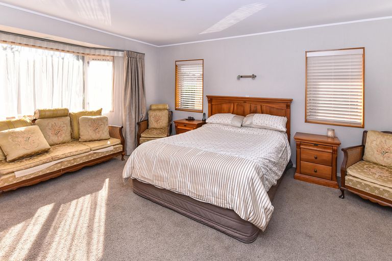Photo of property in 102 Charles Prevost Drive, The Gardens, Auckland, 2105