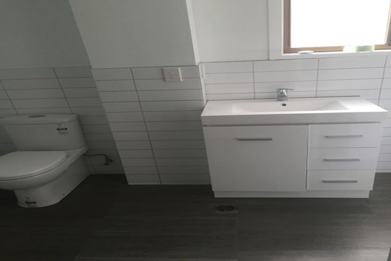 Photo of property in 24 Heaton Grove, Chatswood, Auckland, 0626