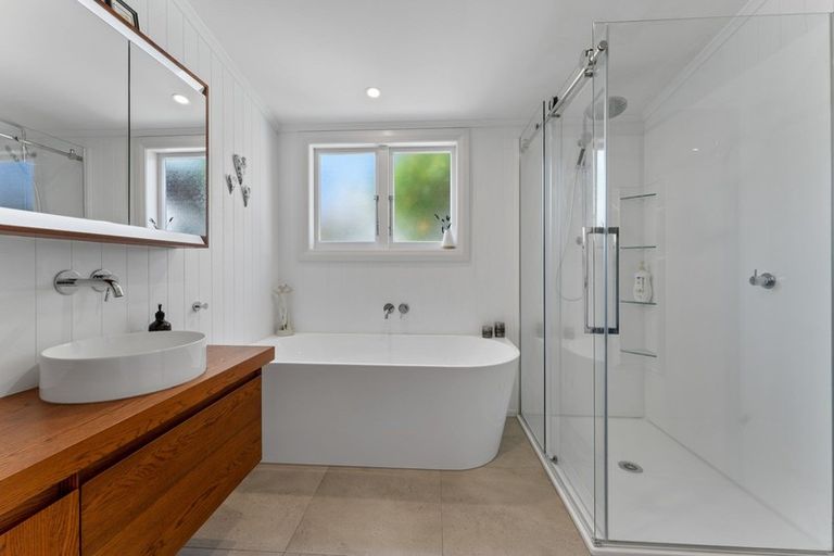 Photo of property in 9 Mayfair Place, Westown, New Plymouth, 4310